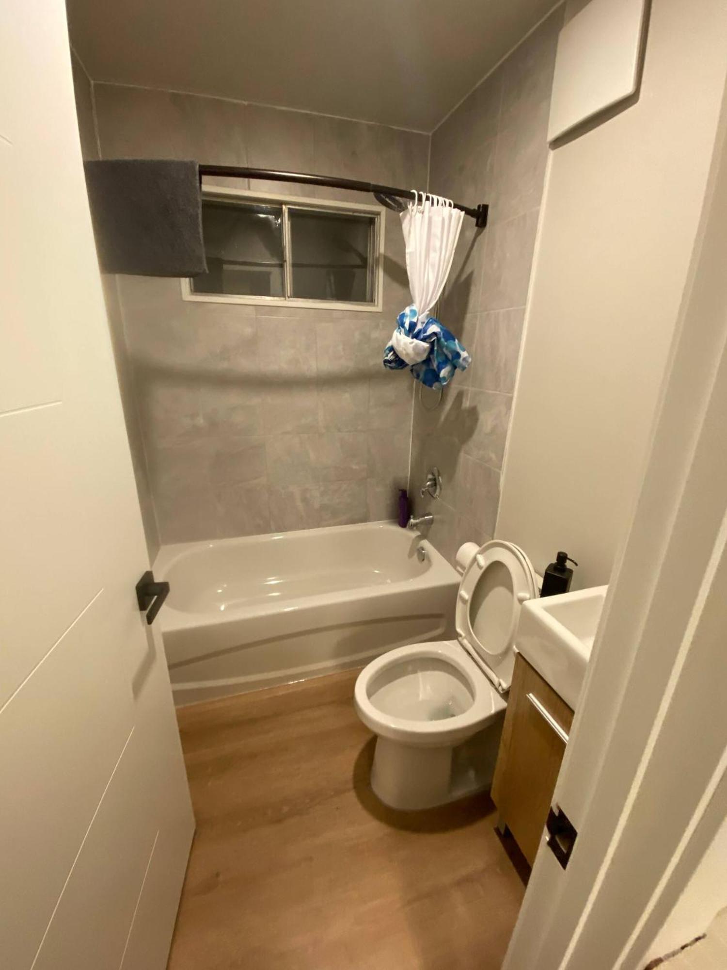 Central 2Br Near Unveristy And Whyte Ave Edmonton Ngoại thất bức ảnh
