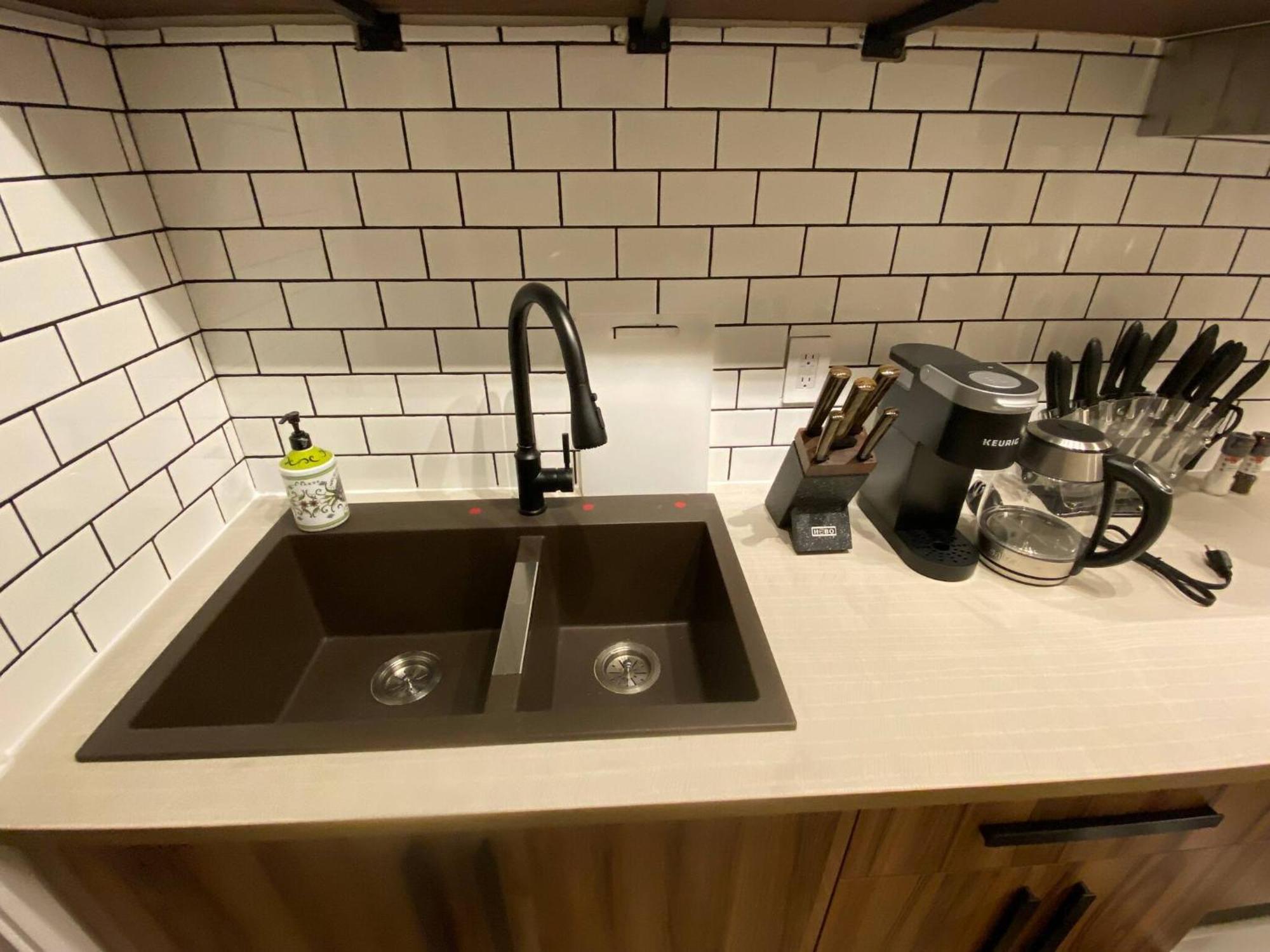 Central 2Br Near Unveristy And Whyte Ave Edmonton Ngoại thất bức ảnh
